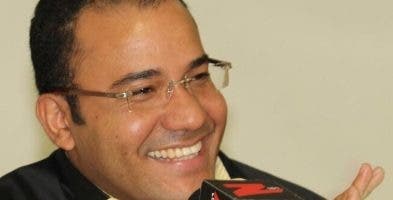 Salvador Holguín ofrece cursos técnicos en Dajabón