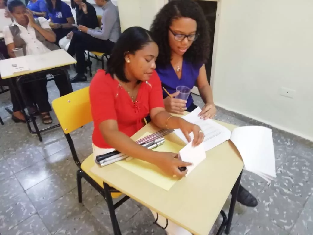 Educación realiza primer concurso de Oposición Docente para educadores con discapacidad visual o auditiva