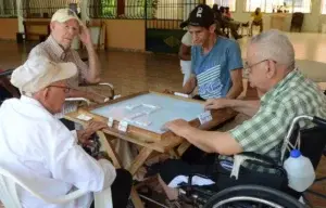 Adultos mayores, los más indefensos ante los efectos del alza del calor