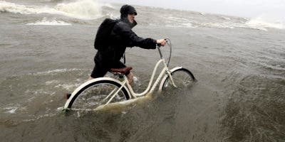 Barry avanza debilitado por Luisiana, donde persiste el riesgo inundaciones