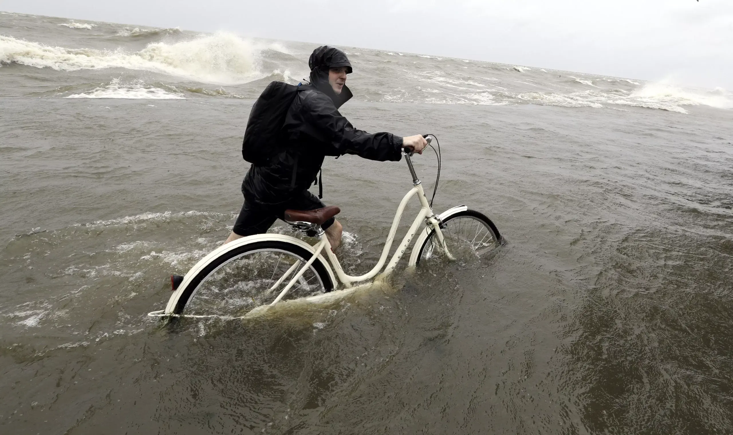 Barry avanza debilitado por Luisiana, donde persiste el riesgo inundaciones