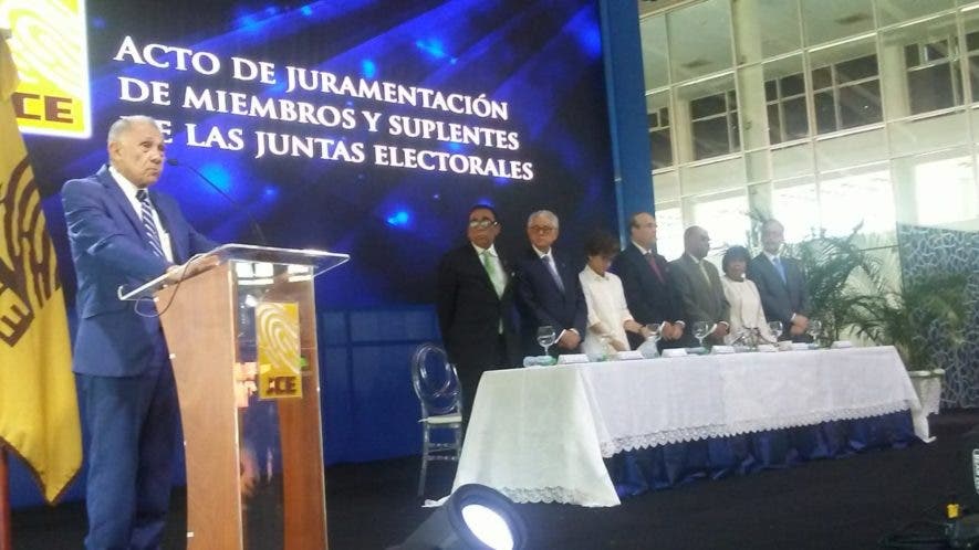 Ezequiel Molina hablÃ³ en la juramentaciÃ³n de miembros y suplentes de 158 Juntas Electorales.
