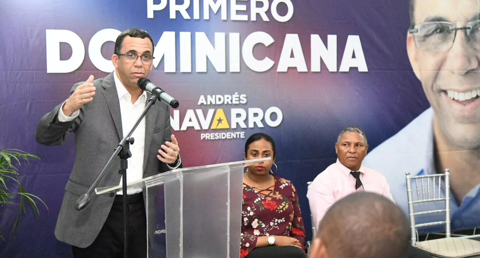 Andrés Navarro promete construir viviendas y presas