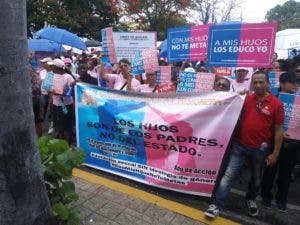 «Con mis hijos no te metas»: manifestación contra la ideología de género