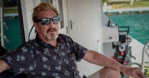 Magnate McAfee amenaza con acabar turismo de RD si sus perros sufren daños