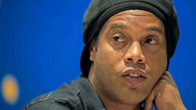 Ronaldinho: embargan 57 propiedades y le retienen los pasaportes al exfutbolista por impago de multas millonarias