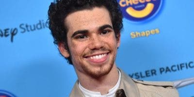 Actriz de “Jessie” dedica emotiva despedida a fallecido actor Boyce