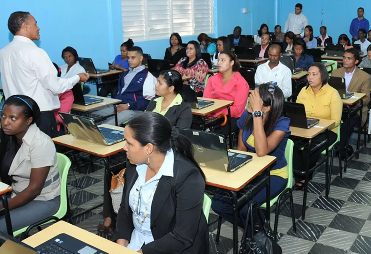 Educación anuncia concurso de oposición docente para este mes