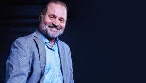 Actor Mario Lebrón, 48 años de pies ante el teatro