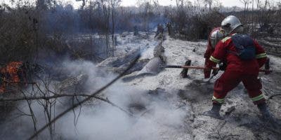 Combate a las llamas prosigue sin tregua en la Amazonía