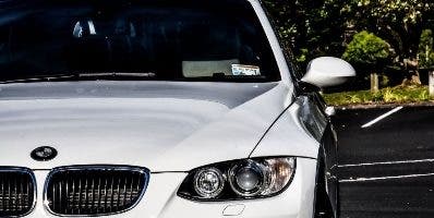 Joven hundió BMW le dieron; quería un Jaguar