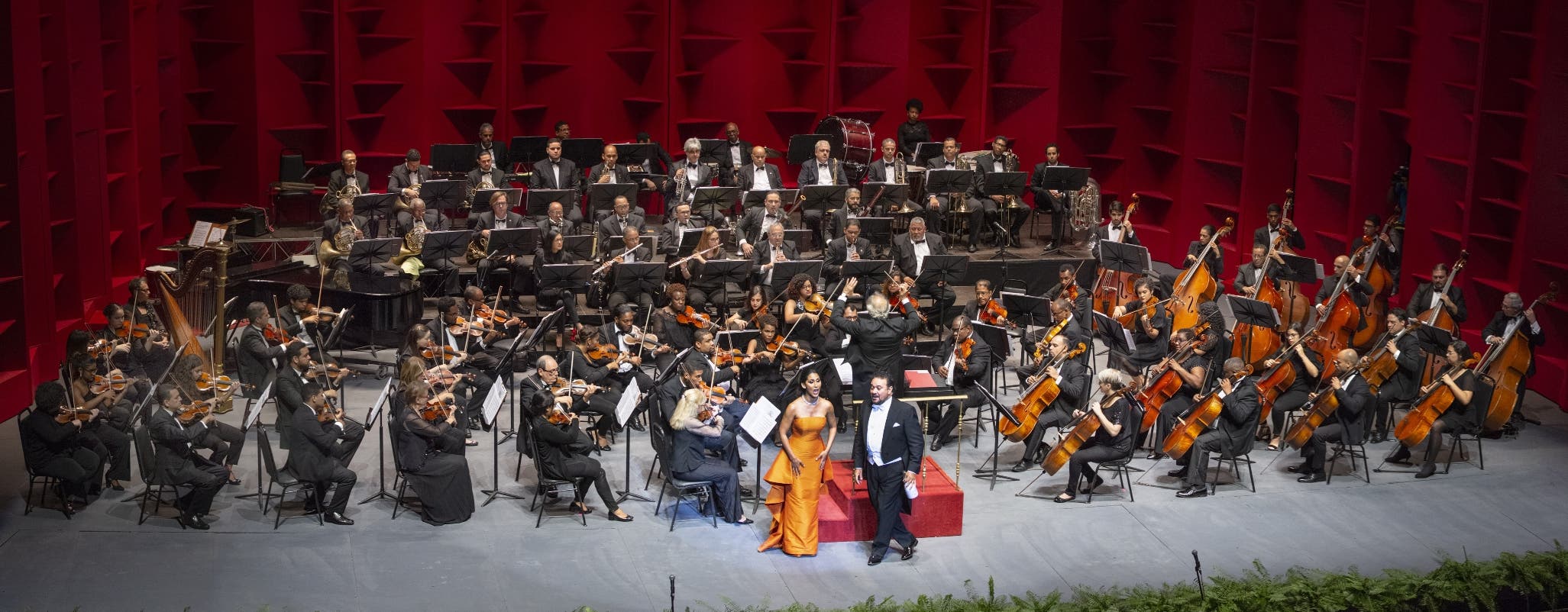La Orquesta SinfÃ³nica Nacional, dirigida por JosÃ© Antonio Molina, durante el concierto  de celebraciÃ³n del  46.Âº  aniversario del Teatro Nacional.