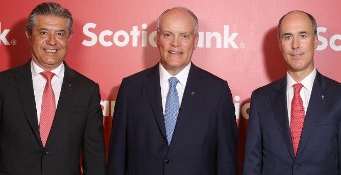 El Scotiabank ofrece coctel para sus clientes