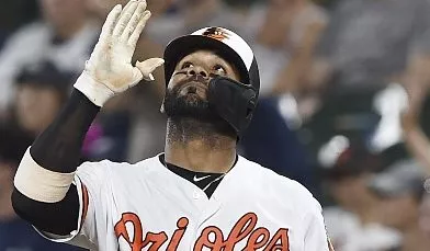 Jonathan Villar hace historia al batear para el ciclo