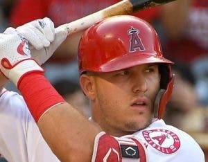 Mike Trout iguala a Derek Jeter en el WAR histórico