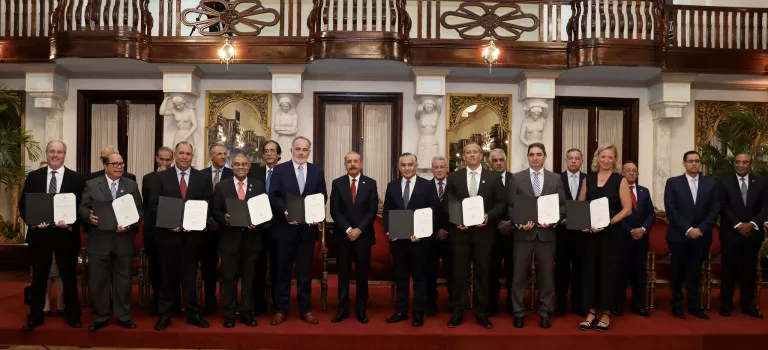 En 50 aniversario zonas francas Danilo Medina reconoce a empresas, operadores y propulsores