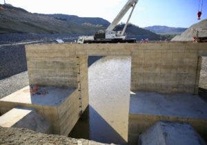  Los túneles de la presa   desviarán el cauce del río Yaque del Sur.  fuente externa