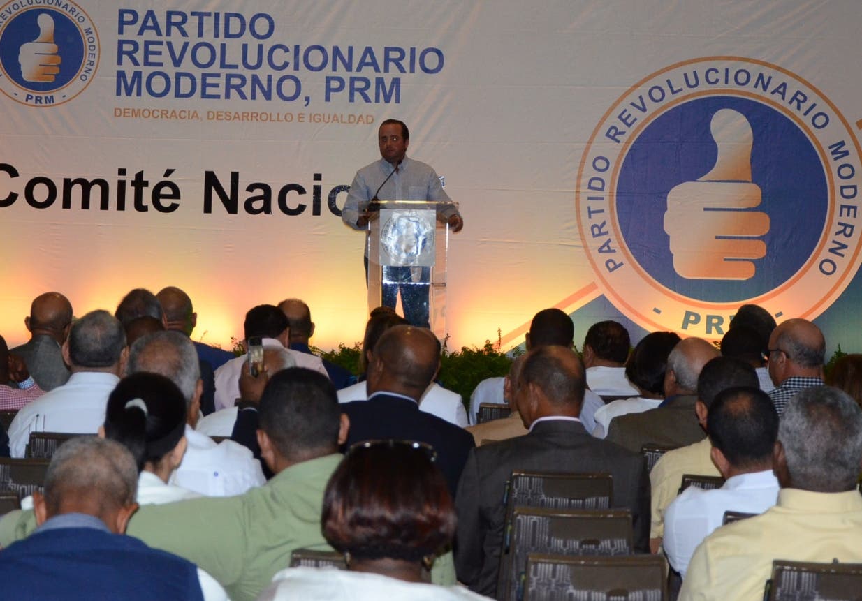 Durante la  reuniÃ³n del ComitÃ© Nacional del Partido   Revolucionario Moderno. Jose De LeÃ³n