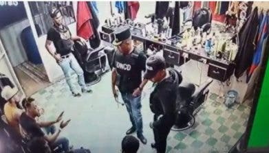 Fiscalía pide cárcel para exfiscal y agentes implicados en caso barbería de Villa Vásquez