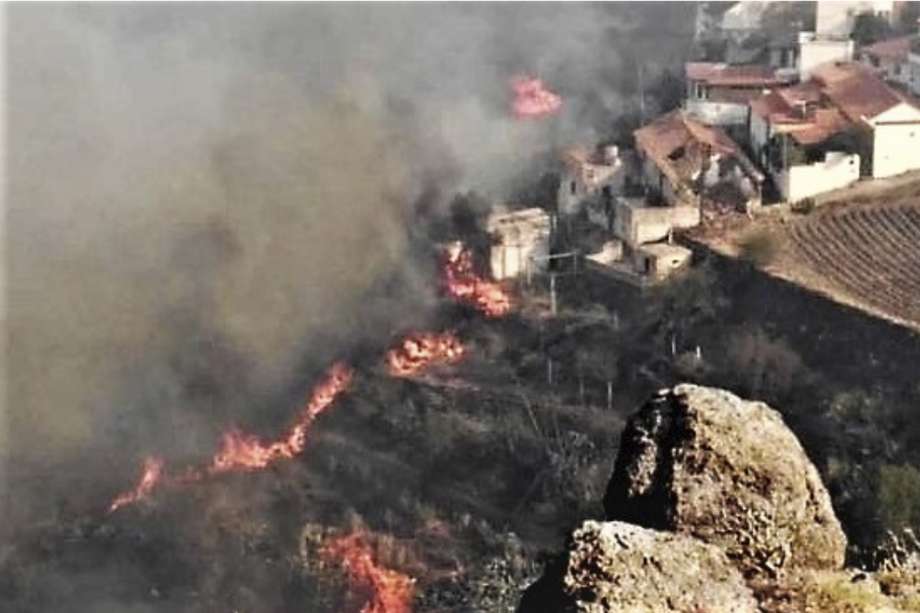 Unos 9 mil evacuados y 6 mil hectáreas quemadas en Islas Canarias