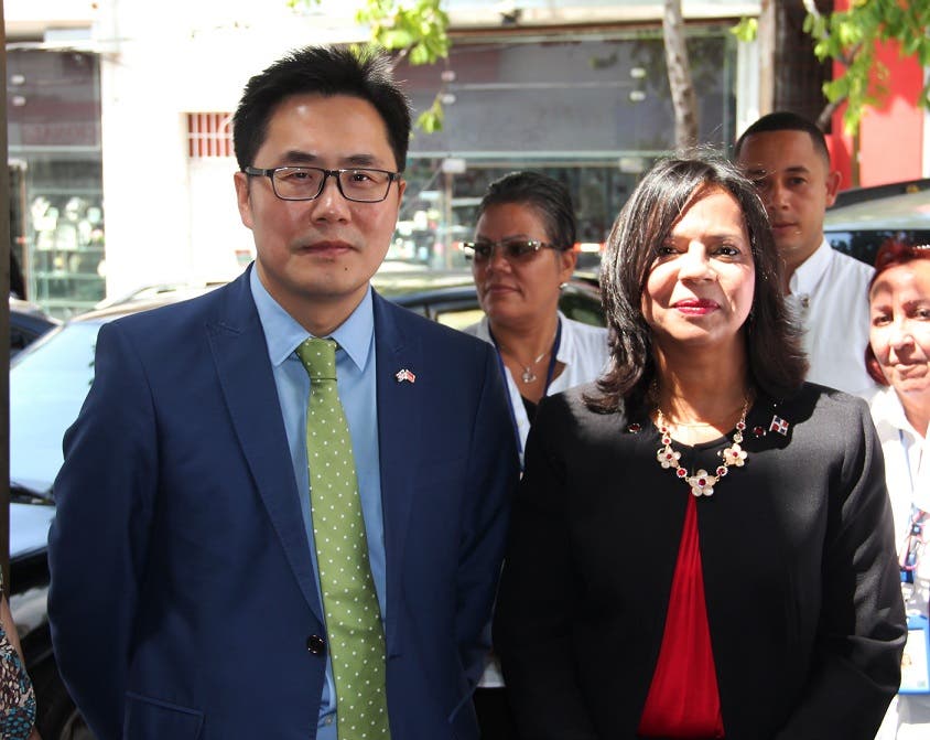 Embajada China apoya a ProConsumidor para mejorar el Barrio Chino