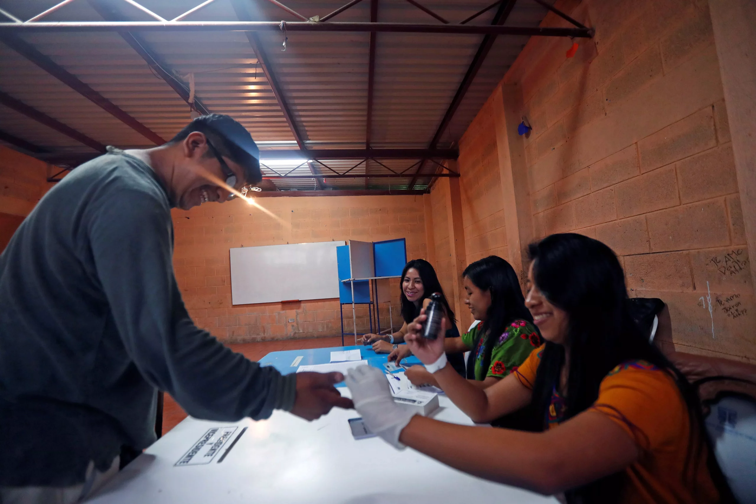 Guatemala celebra la segunda vuelta de sus presidenciales