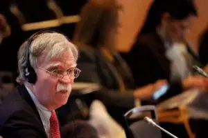 Bolton: se sancionará con castigo financiero apoyo a Maduro