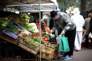 Comercios argentinos comienzan a subir sus precios tras devaluación del peso