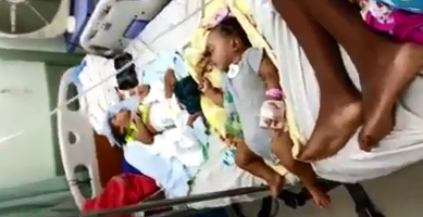 Denuncian hay hasta cinco niños acostados en una sola cama en hospital Arturo Grullón