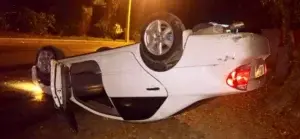 Muere conductor de camión en accidente Sabaneta de Yásica; joven resulta herido al volcarse auto