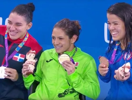 Alejandra Aybar gana medalla de plata con la ayuda de Dios en natación de juegos ParaPanamericanos de Lima