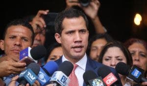 La Policía venezolana impide a Guaidó y otros diputados entrar al Parlamento