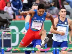 Juander Santos clasifica para las finales de los 400 metros con vallas en los Panam