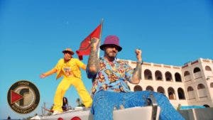 Video: Bad Bunny y J Balvin publican video paseando en velero por el Viejo San Juan