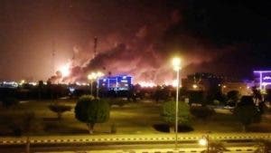 Arabia Saudita: un ataque con drones produce incendios en dos instalaciones petroleras claves