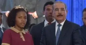 Danilo Medina entrega un liceo en Samaná