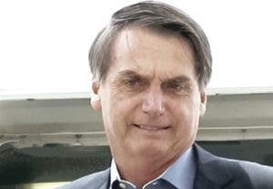Bolsonaro, bajo control médico por positivo de su jefe de prensa con COVID-19