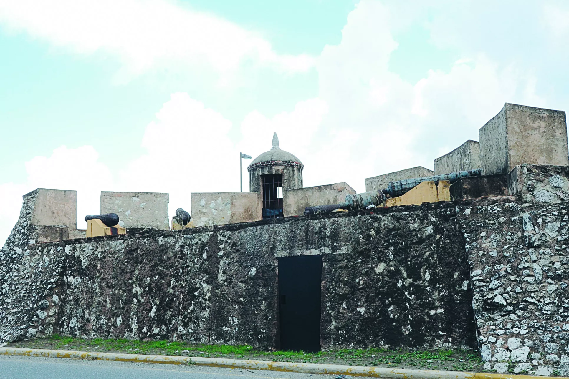 Fortificaciones y murallas Defensas levantadas para proteger a Santo Domingo