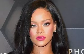 Rihanna firma un millonario contrato