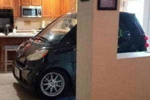 Estacionó su auto en su cocina por “Dorian”