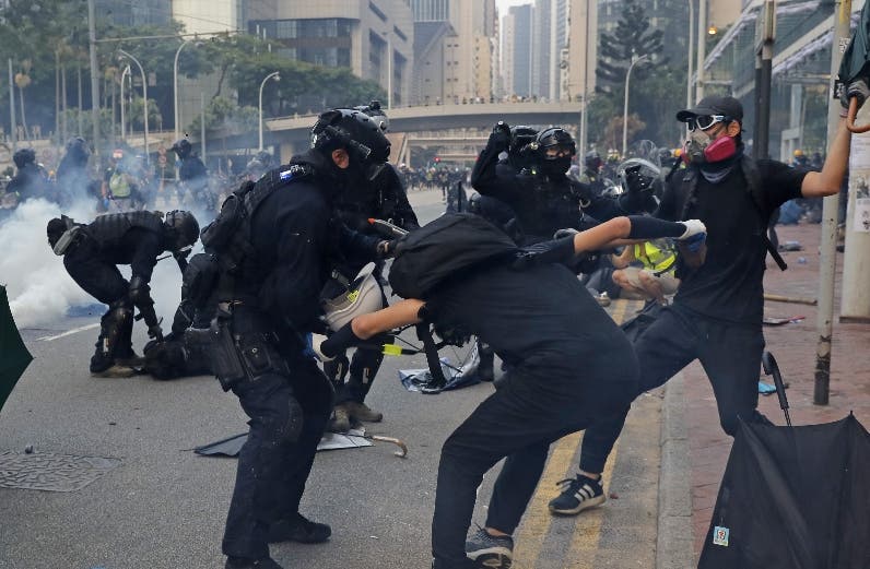 Huelguistas toman calles de Hong Kong