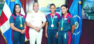 Jefe de la Armada recibe a medallistas panamericanos