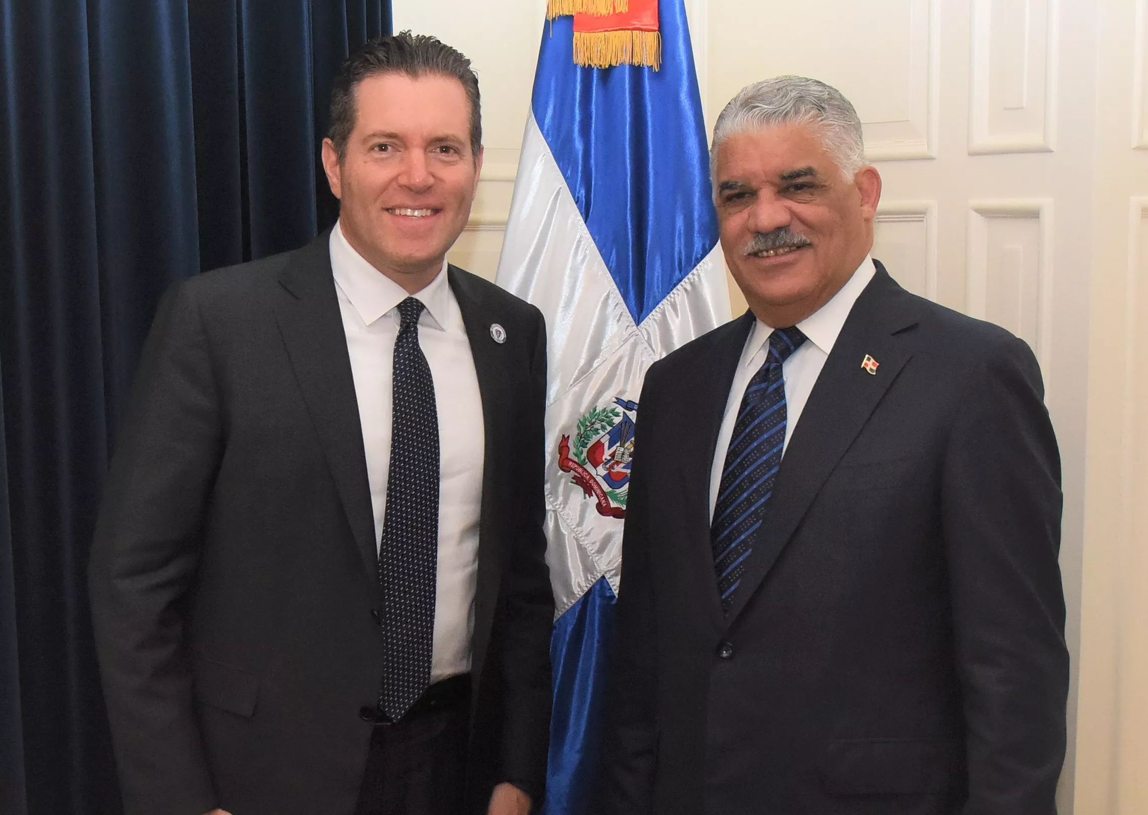 3-foto-principal-barry-fanigold-y-miguel-vargas-maldonado