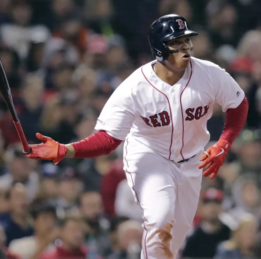 Rafael Devers continúa ardiendo y batea de 5-2