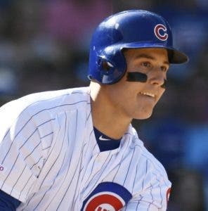 Anthony Rizzo usará bota por torcedura en tobillo