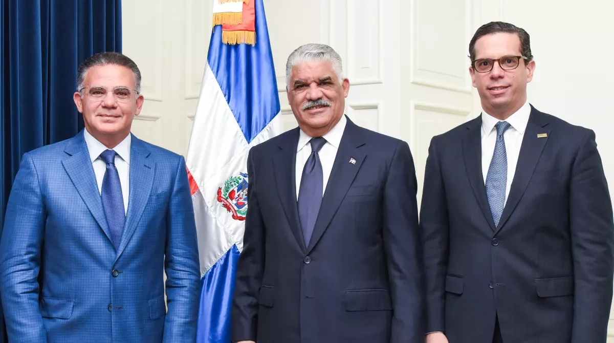 Pedro Brache, Miguel Vargas y César Dargam durante el encuentro. fuente externa