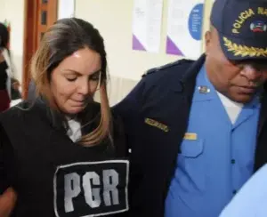 Jueza decidirá mañana si varía arresto en su casa a pareja de Cesar el Abusador