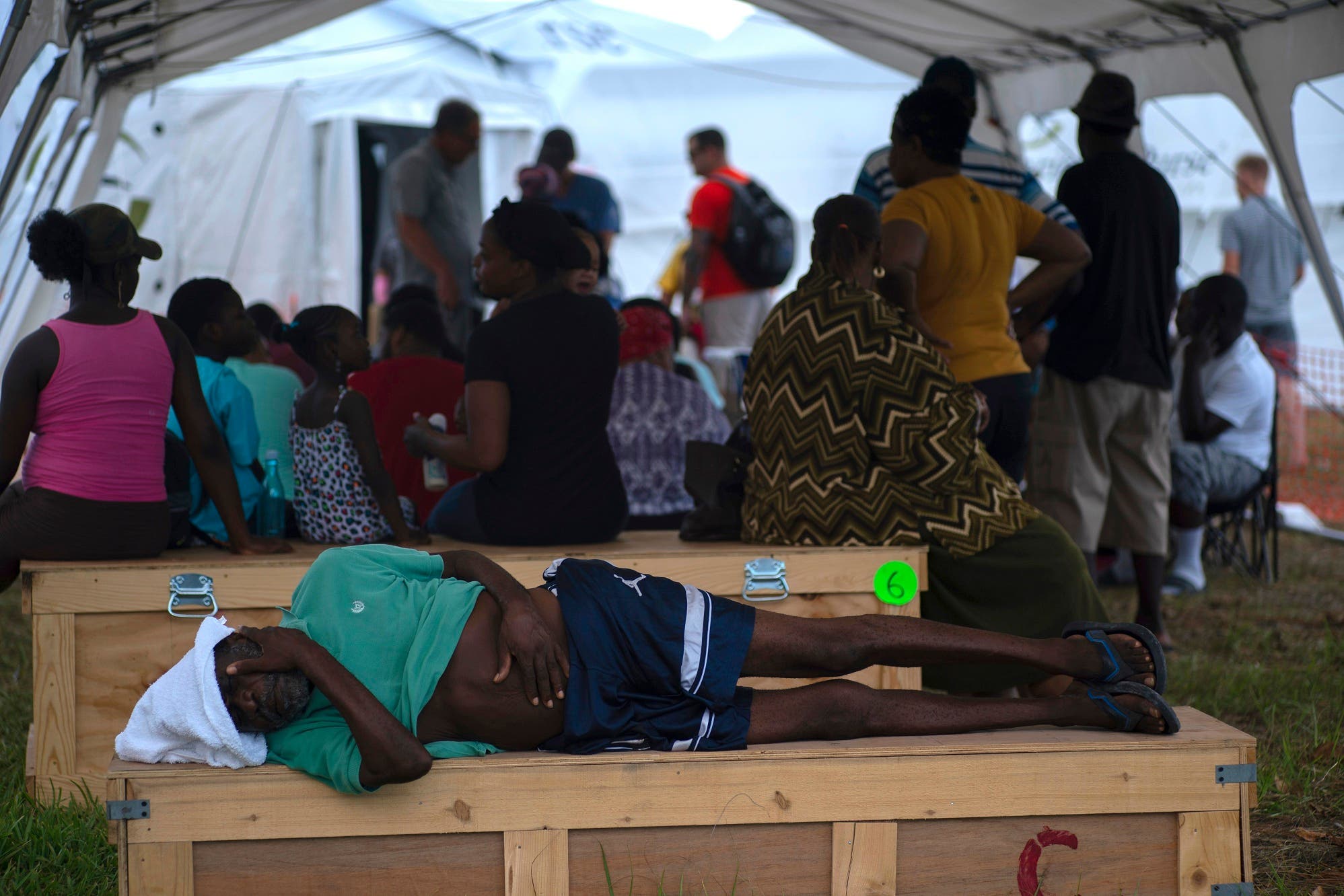 Miles de haitianos vuelven a comenzar tras paso de huracán Dorian en Bahamas
