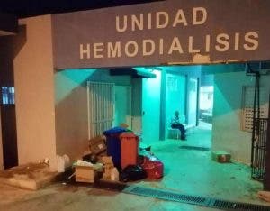 Cierran unidad de hemodiálisis en remodelado hospital Ricardo Limardo; pacientes corren riesgo de morir