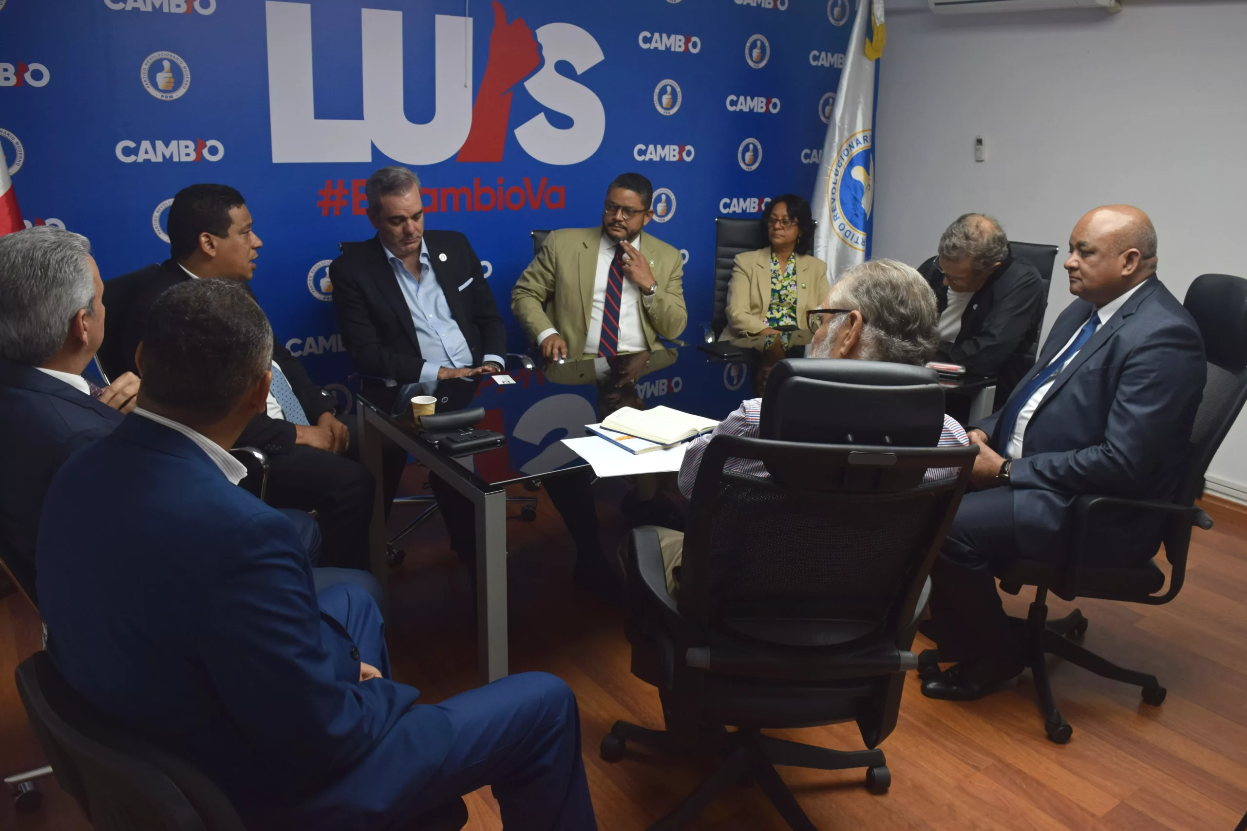 Participación Ciudadana presenta programa de observación electoral a Luis Abinader